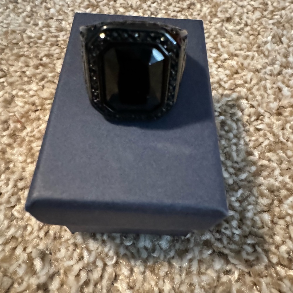 Excellent condition men’s ring - Picture 3 of 3